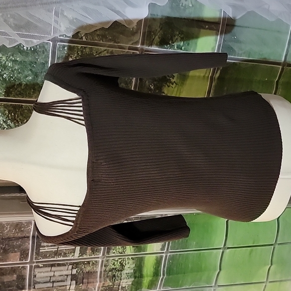 Chesley Women's Brown Cold Shoulder Sweater, size L - Picture 8 of 9